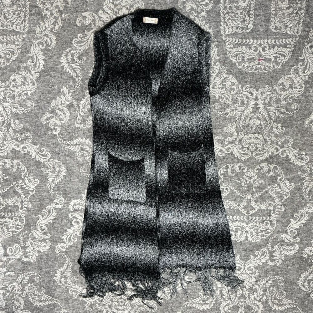 Altar'd State Women's Gray Sleeveless Cardigan Vest Size M Ombre Fringe
